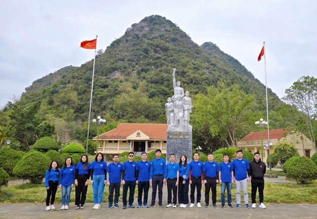 Chi đoàn Chi nhánh BHTGVN khu vực Tây Bắc Bộ tổ chức chương trình “Hướng về Bắc Sơn” 