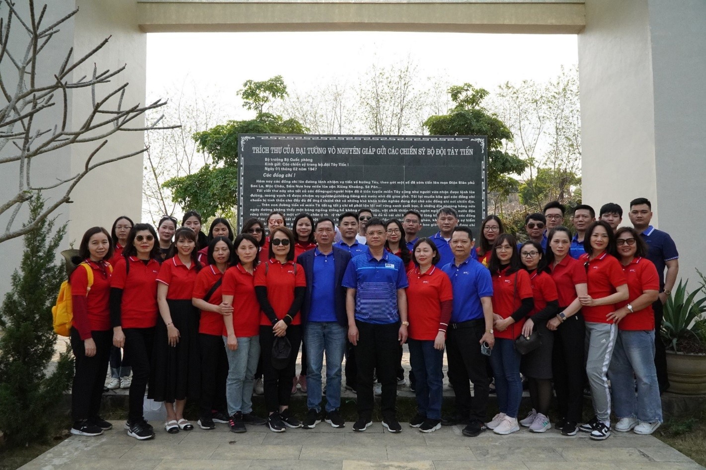 Đảng bộ chi nhánh BHTGVN tại tp Hà Nội về nguồn thăm khu di tích quốc gia- địa điểm lưu niệm trung đoàn Tây Tiến