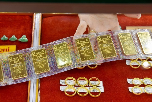 Ngân hàng Nhà nước tiếp tục tổ chức đấu thầu bán vàng miếng để tăng cung ra thị trường