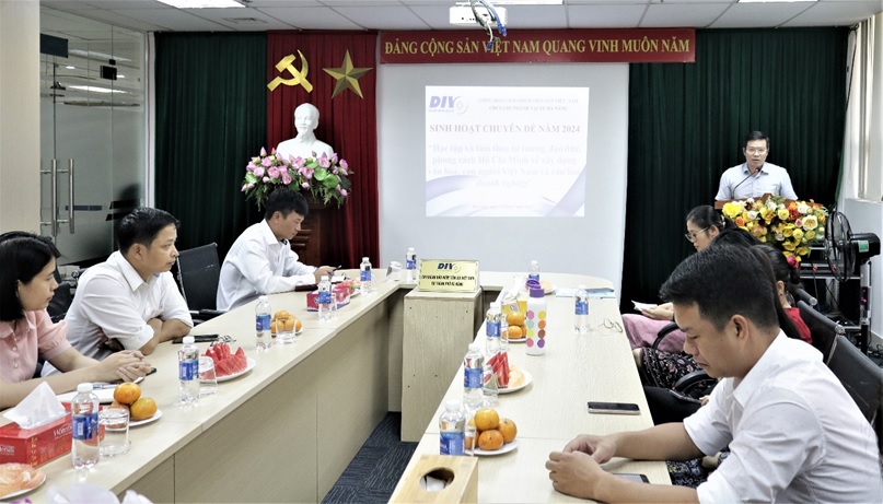 Công đoàn cơ sở Chi nhánh BHTGVN tại TP. Đà Nẵng tổ chức sinh hoạt chuyên đề về xây dựng văn hoá, con người Việt Nam và văn hoá doanh nghiệp