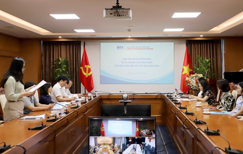 Họp Hội đồng tuyển chọn đề tài nghiên cứu ứng dụng cấp Bảo hiểm tiền gửi Việt Nam năm 2024