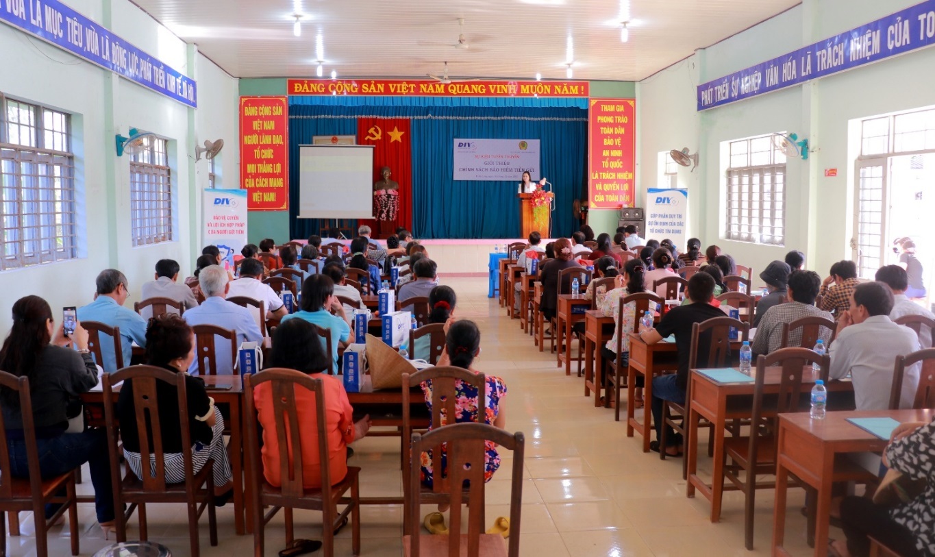 Chi nhánh BHTGVN khu vực Đồng bằng sông Cửu Long tổ chức sự kiện tuyên truyền chính sách BHTG: "Món quà tri thức" dành tặng khách hàng