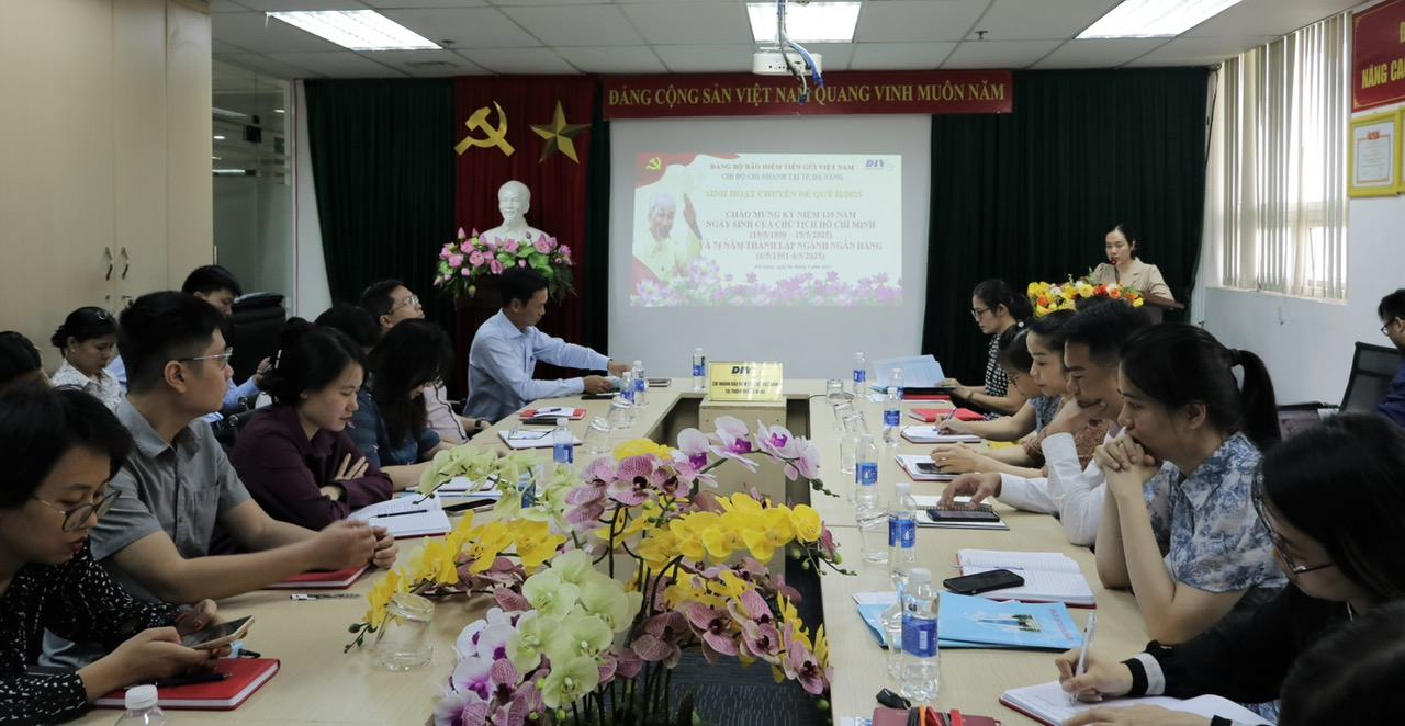 Chi bộ Chi nhánh BHTGVN tại TP. Đà Nẵng sinh hoạt chuyên đề chào mừng kỷ niệm 135 năm ngày sinh Chủ tịch Hồ Chí Minh và 74 năm ngày thành lập Ngân hàng Việt Nam
