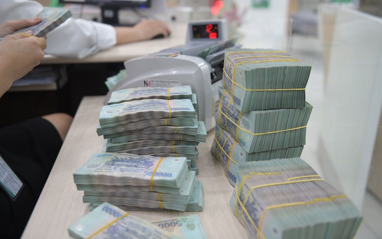 Niềm tin vào chính sách, người dân tiếp tục gửi tiền vào ngân hàng