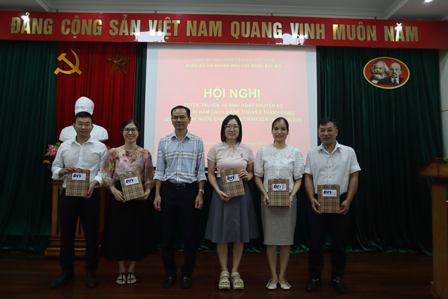 Đảng bộ Chi nhánh BHTGVN khu vực Đông Bắc Bộ tổ chức sinh hoạt chuyên đề  kỷ niệm 80 năm Cách mạng Tháng Tám và Quốc khánh 2/9