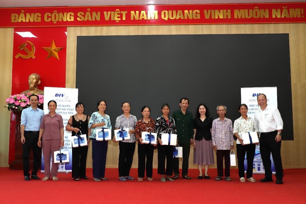 Chi nhánh BHTGVN khu vực Đông Bắc Bộ tổ chức sự kiện tuyên truyền về Luật Bảo hiểm tiền gửi năm 2025 tại QTDND Tiên Động, Hải Phòng
