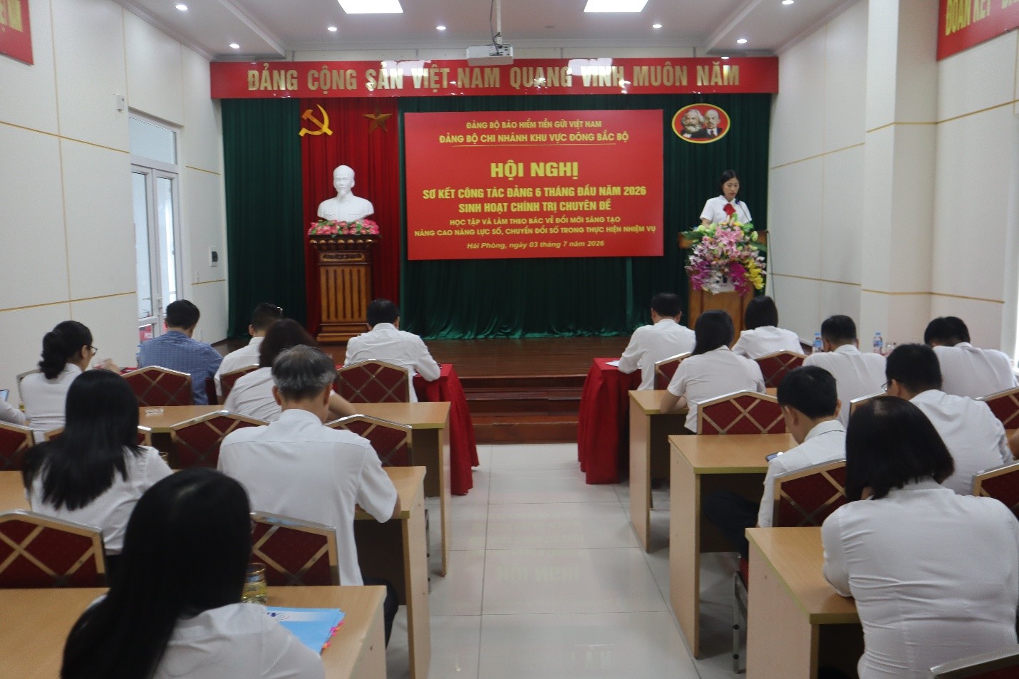 Đảng bộ Chi nhánh Bảo hiểm tiền gửi Việt Nam khu vực Đông Bắc Bộ sơ kết công tác xây dựng Đảng 6 tháng đầu năm 2026 và sinh hoạt chính trị chuyên đề