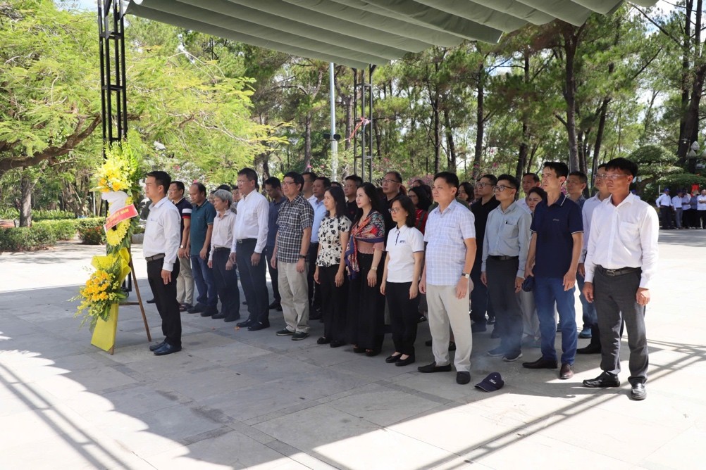 Bảo hiểm tiền gửi Việt Nam tổ chức chương trình về nguồn, tri ân các Anh hùng liệt sĩ tại Quảng Trị