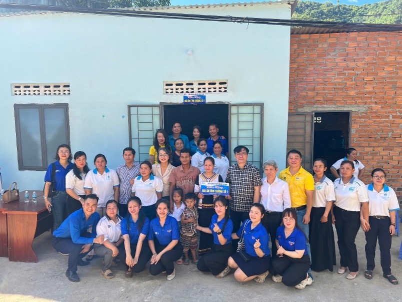 Công đoàn Bảo hiểm tiền gửi Việt Nam trao "Mái ấm tình thương" cho hộ nghèo tại xã Nam Khánh Vĩnh, Khánh Hòa